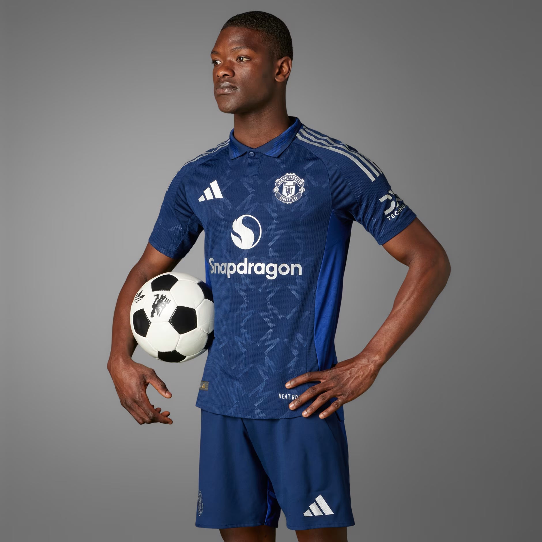 MANCHESTER UNITED 24/25 AWAY KIT