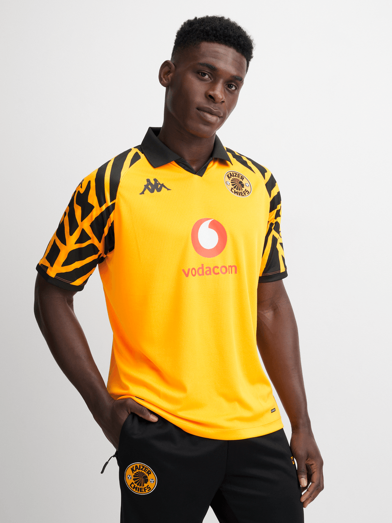 KAIZER CHIEFS 25/26 HOME KIT